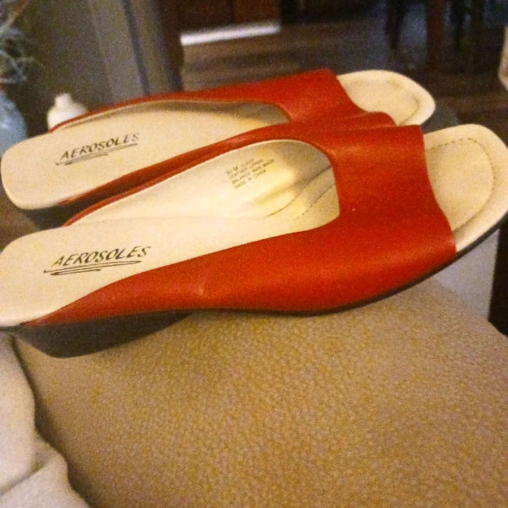 Aerosoles Red Leather Slip On Shoes Women's 9-1/2 M excellent condition